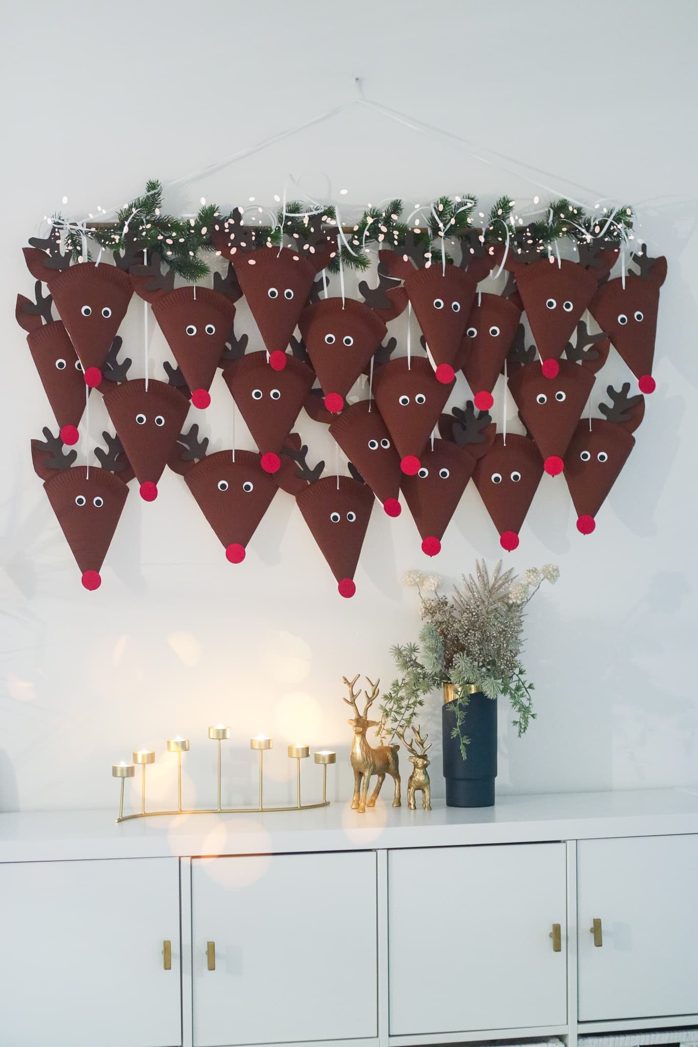 eindacher und schneller adventskalender pappteller rentiere