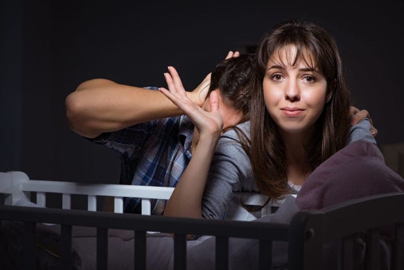 Baby schreit nachts: 11 häufige Gründe & Tipps zur Hilfe
